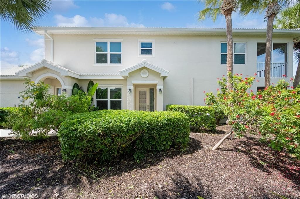 4610 Hawks Nest Dr 104, Naples, FL 34114-39