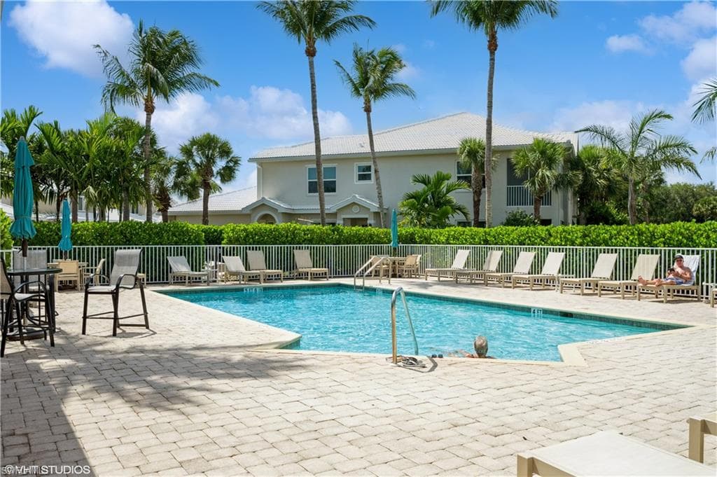 4610 Hawks Nest Dr 104, Naples, FL 34114-41