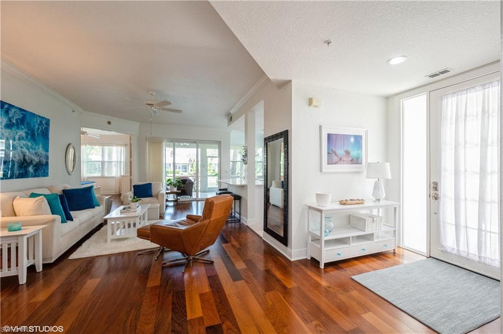 4610 Hawks Nest Dr 104, Naples, FL 34114-5