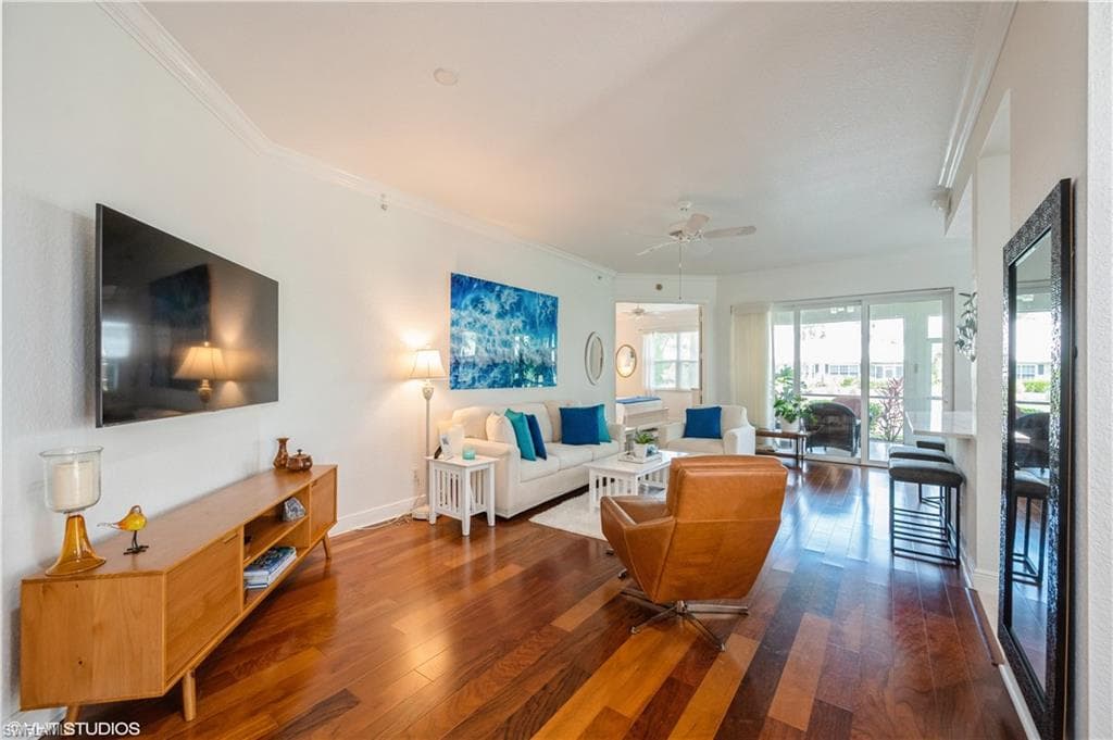 4610 Hawks Nest Dr 104, Naples, FL 34114-8