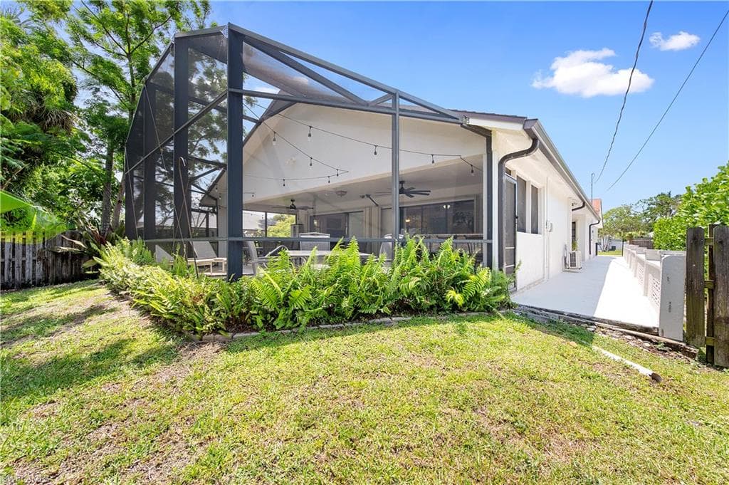 663 110th Ave N, Naples, FL 34108-9