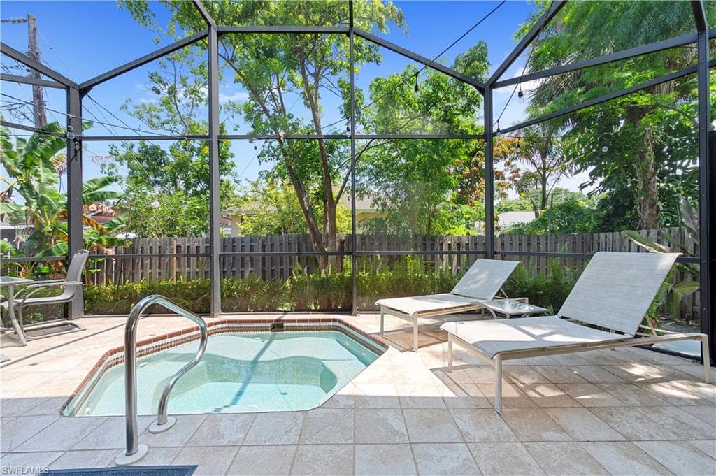 663 110th Ave N, Naples, FL 34108-14