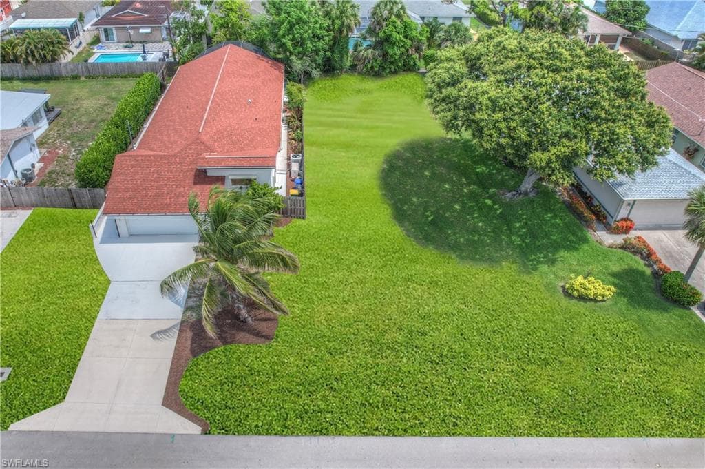 663 110th Ave N, Naples, FL 34108-1