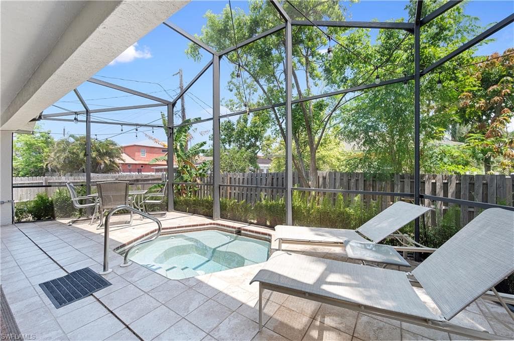 663 110th Ave N, Naples, FL 34108-36