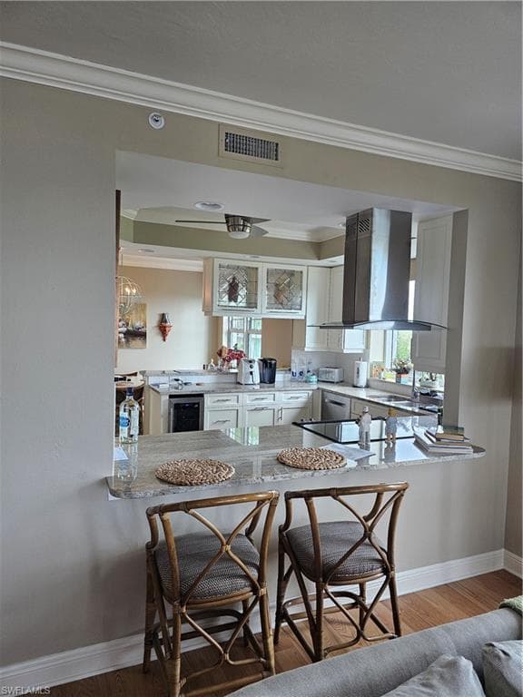 430 Cove Tower Dr 501, Naples, FL 34110-11