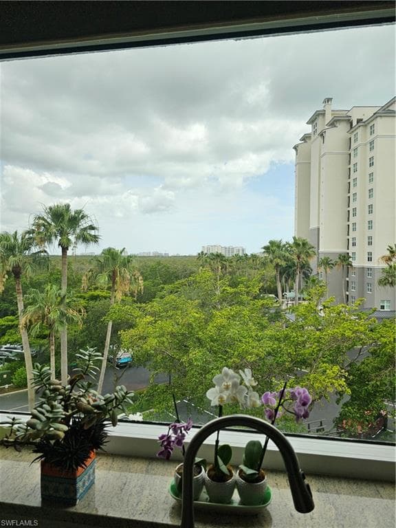 430 Cove Tower Dr 501, Naples, FL 34110-14