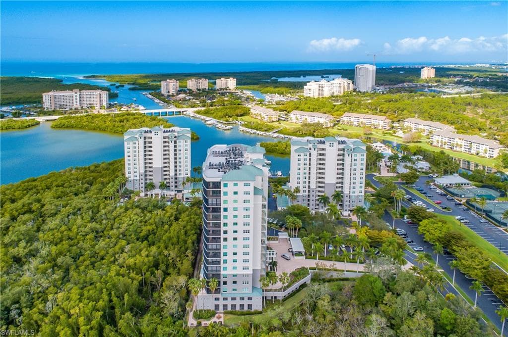 430 Cove Tower Dr 501, Naples, FL 34110-1