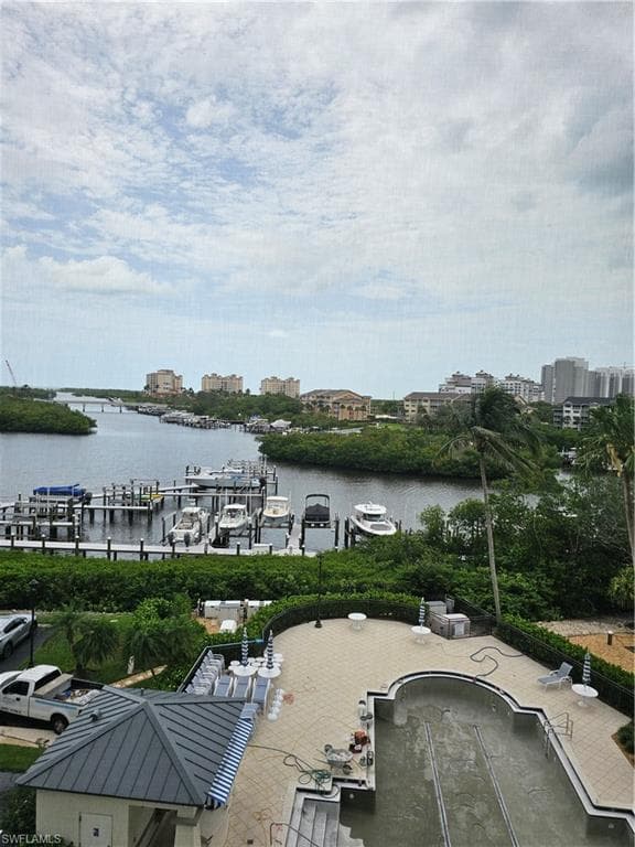 430 Cove Tower Dr 501, Naples, FL 34110-25