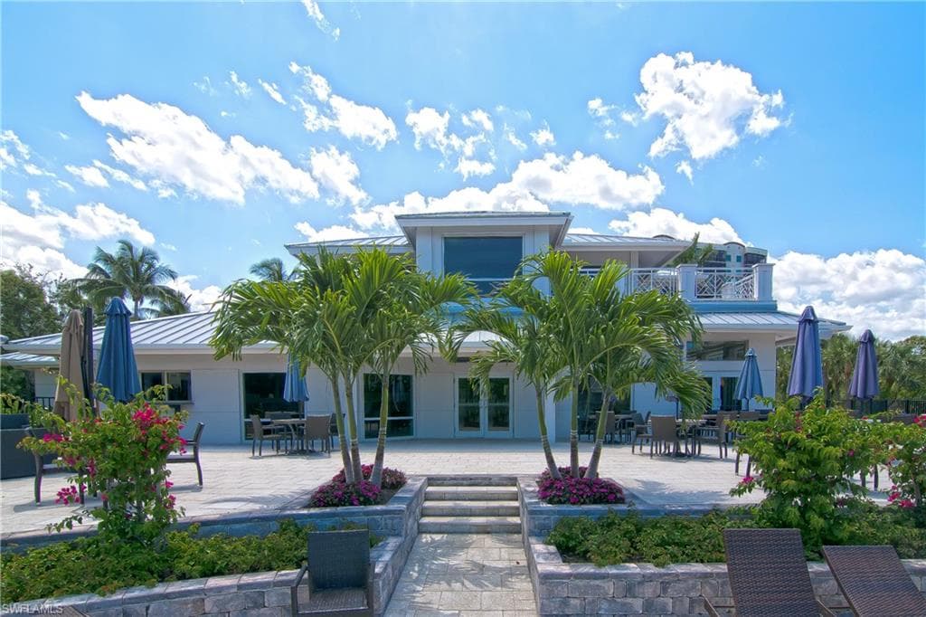 430 Cove Tower Dr 501, Naples, FL 34110-26