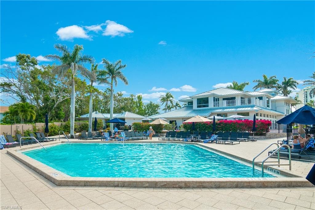 430 Cove Tower Dr 501, Naples, FL 34110-27