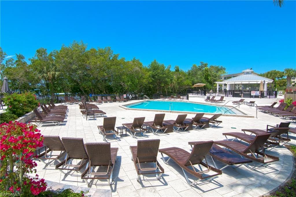 430 Cove Tower Dr 501, Naples, FL 34110-28