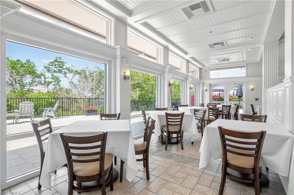 430 Cove Tower Dr 501, Naples, FL 34110-30