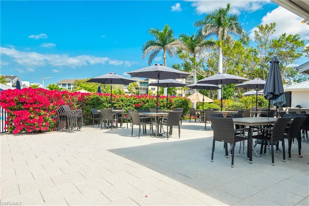 430 Cove Tower Dr 501, Naples, FL 34110-36
