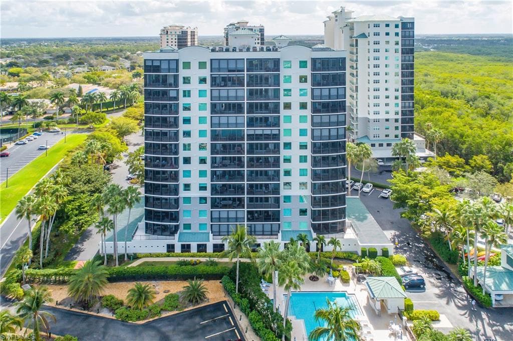 430 Cove Tower Dr 501, Naples, FL 34110-4