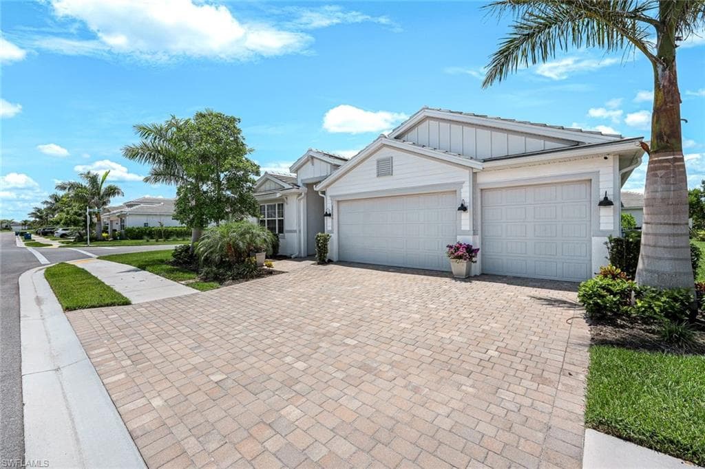 28086 Captiva Shell Loop, Bonita Springs, FL 34135-3