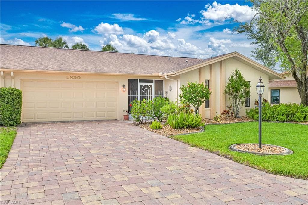 5690 Arvine Cir, Fort Myers, FL 33919-1