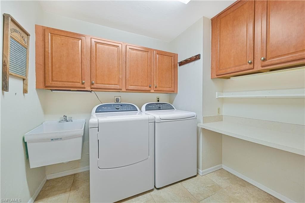 5690 Arvine Cir, Fort Myers, FL 33919-34