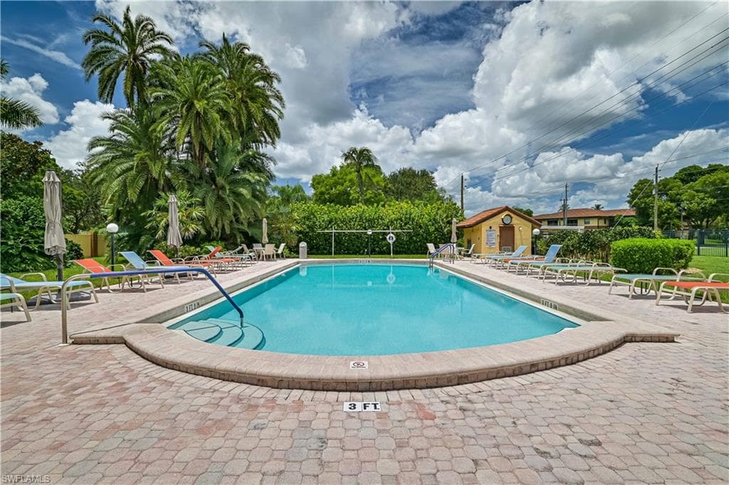 5690 Arvine Cir, Fort Myers, FL 33919-38