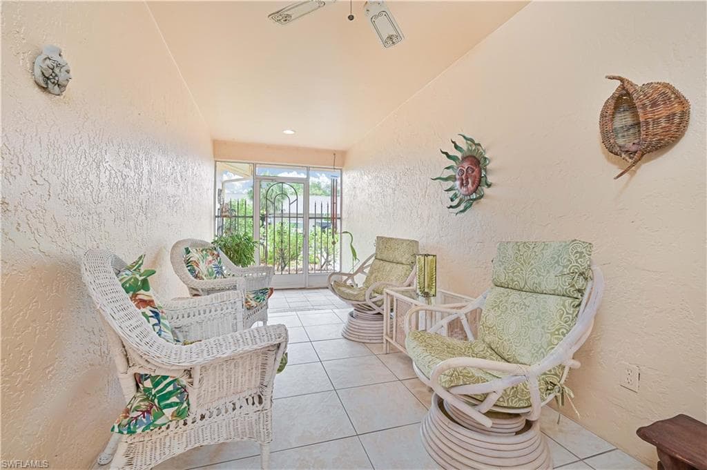 5690 Arvine Cir, Fort Myers, FL 33919-3