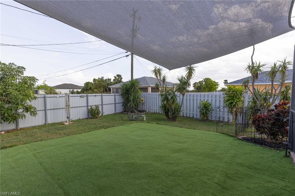 306 29th Ter, Cape Coral, FL 33909-2