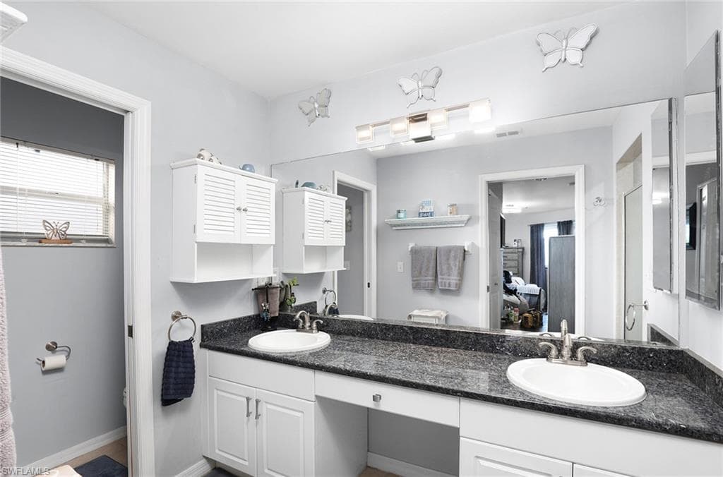 306 29th Ter, Cape Coral, FL 33909-5