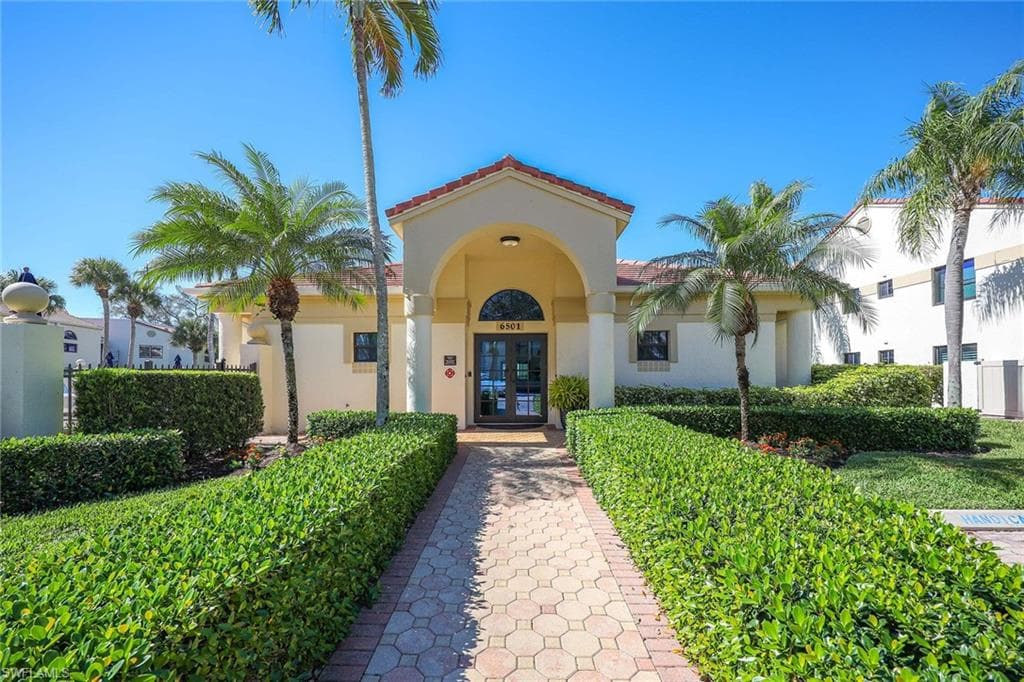 6500 Valen Way A402, Naples, FL 34108-37