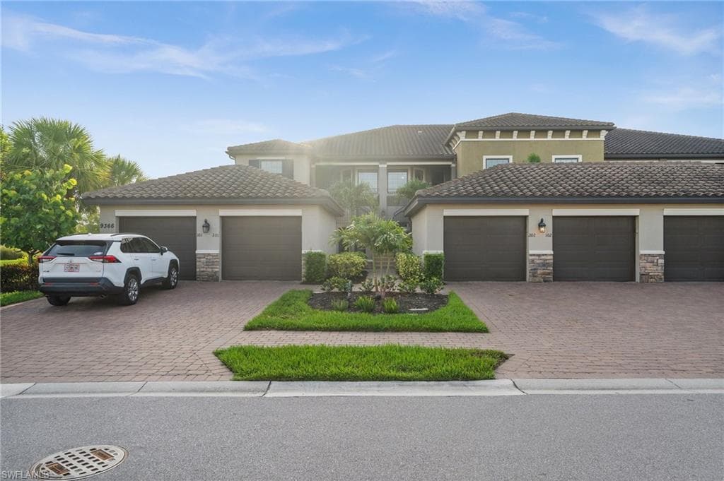 9366 Pocida Ct 202, Naples, FL 34119-48