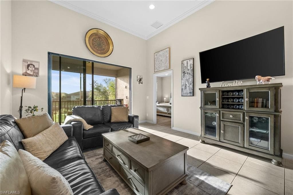 9366 Pocida Ct 202, Naples, FL 34119-8