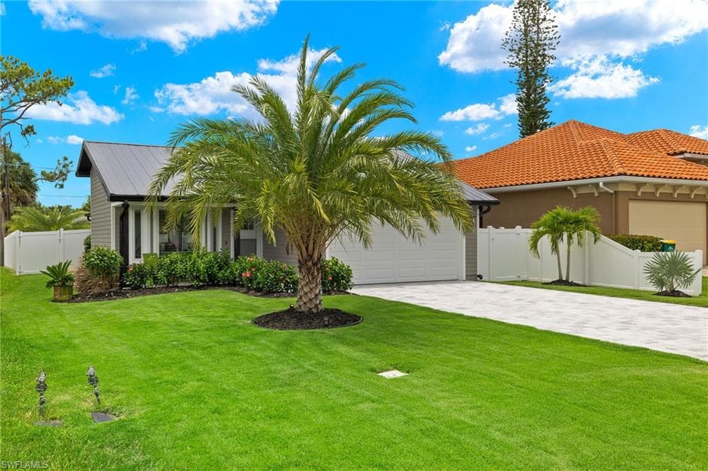 734 95th Ave N, Naples, FL 34108-4