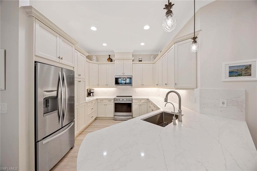 5767 Highbourne Dr, Naples, FL 34113-17