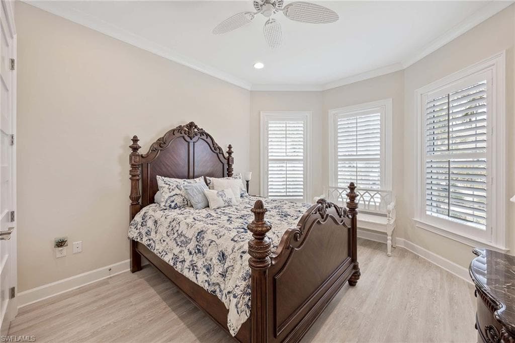 5767 Highbourne Dr, Naples, FL 34113-28