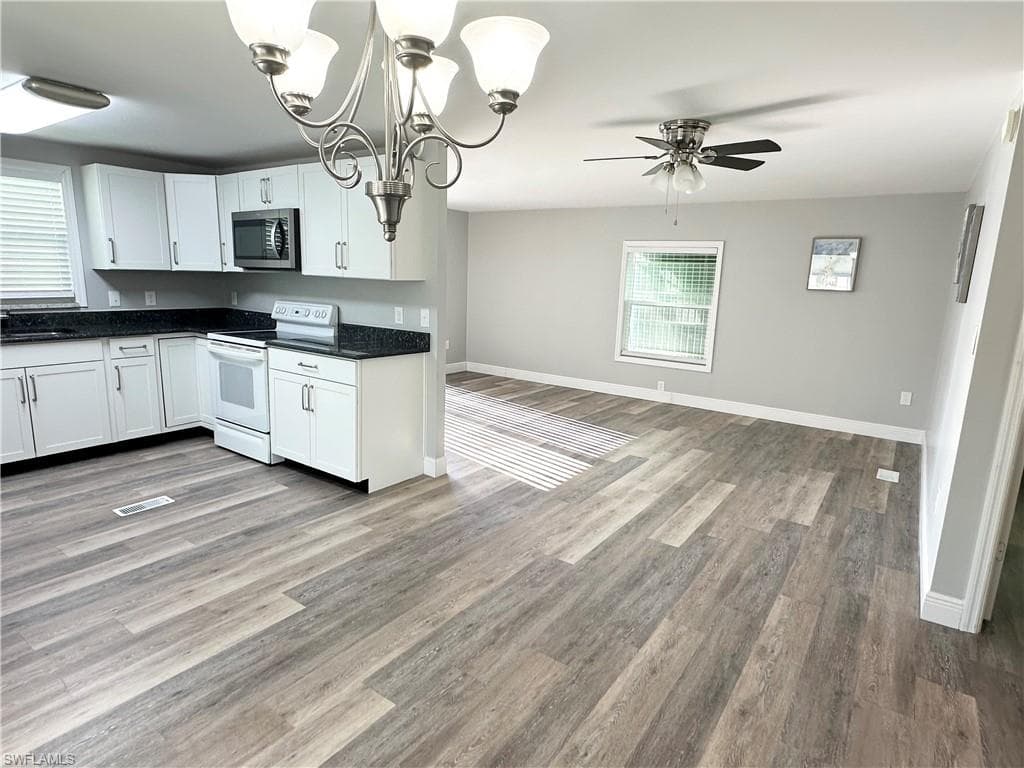 16091 Siesta Dr, Fort Myers, FL 33908-9