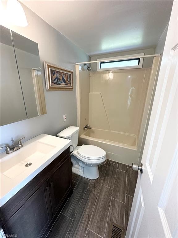 16091 Siesta Dr, Fort Myers, FL 33908-17