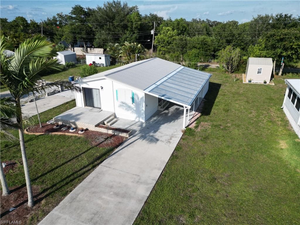 16091 Siesta Dr, Fort Myers, FL 33908-3