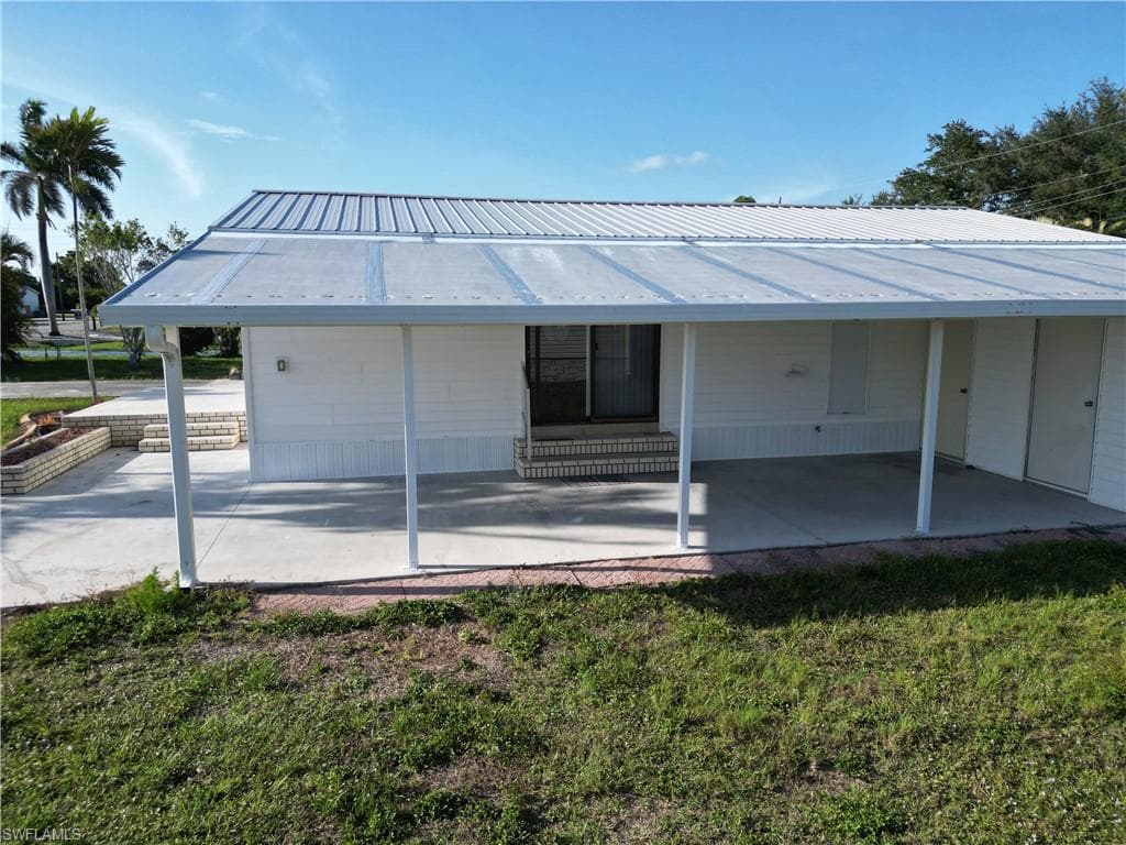 16091 Siesta Dr, Fort Myers, FL 33908-4