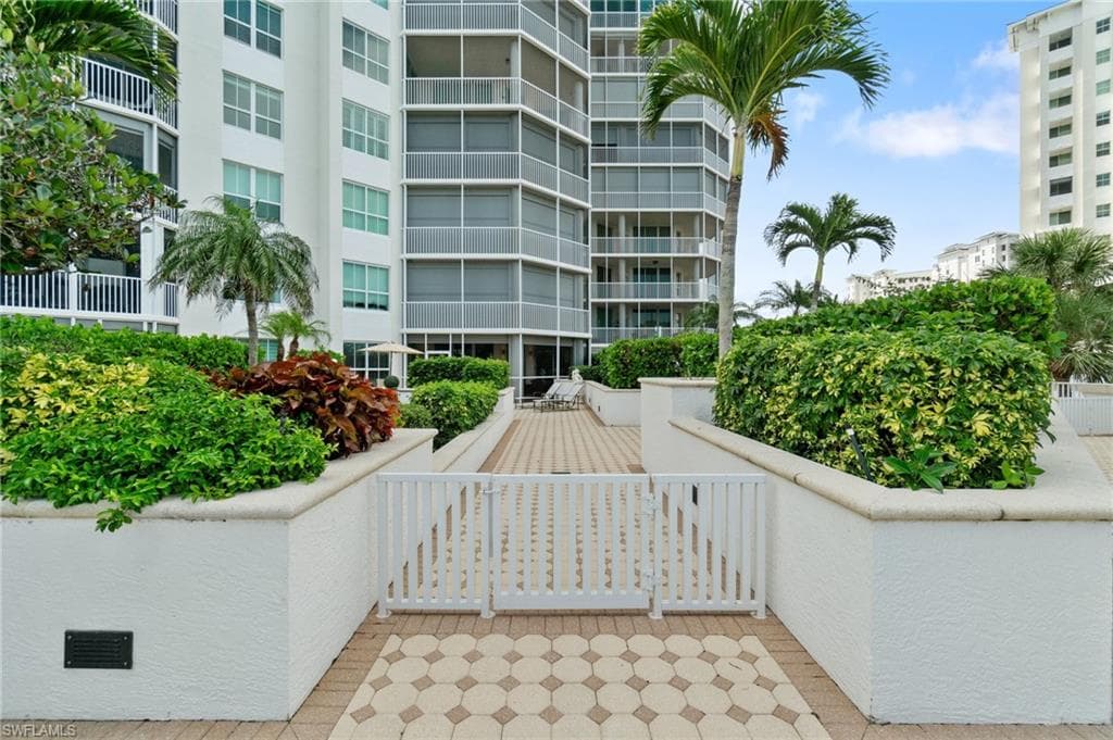 325 Dunes Blvd T2, Naples, FL 34110-16