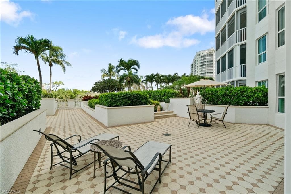 325 Dunes Blvd T2, Naples, FL 34110-1