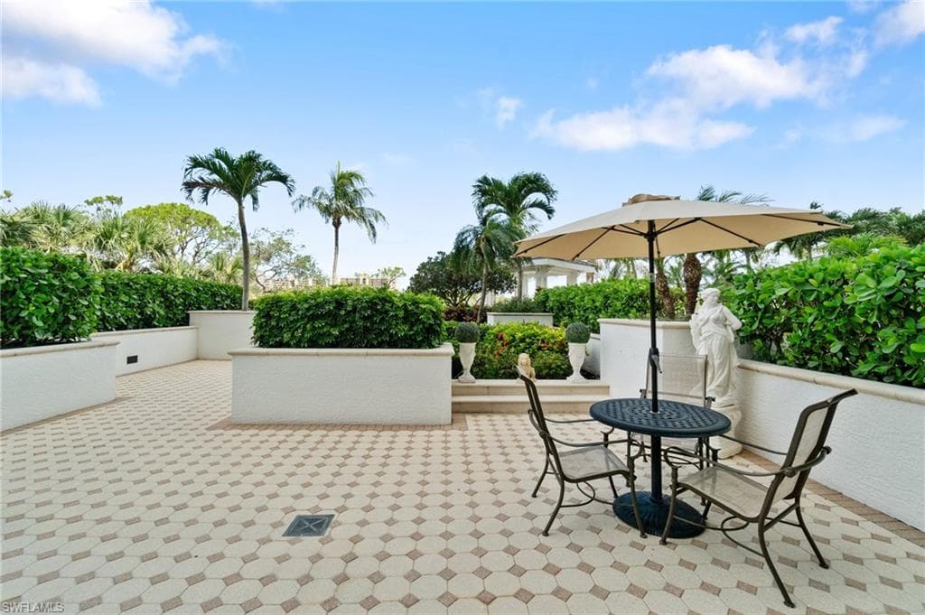 325 Dunes Blvd T2, Naples, FL 34110-3