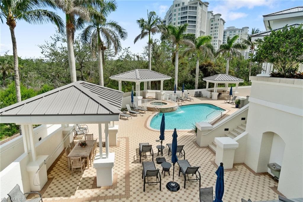 325 Dunes Blvd T2, Naples, FL 34110-5