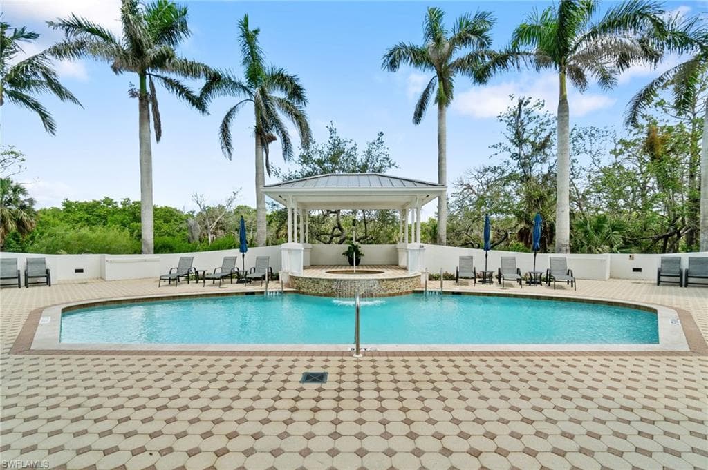 325 Dunes Blvd T2, Naples, FL 34110-6