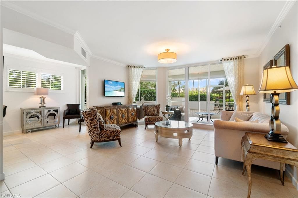 325 Dunes Blvd T2, Naples, FL 34110-8