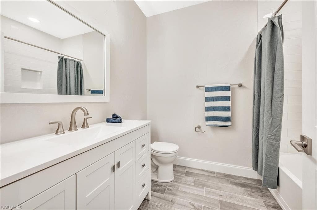 1470 Serrano Cir, Naples, FL 34105-27