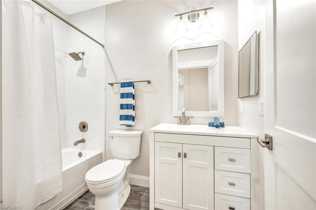 1470 Serrano Cir, Naples, FL 34105-28