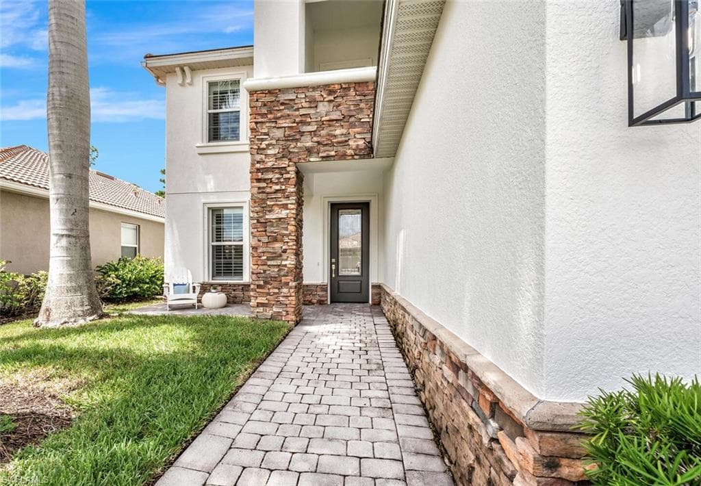 1470 Serrano Cir, Naples, FL 34105-44