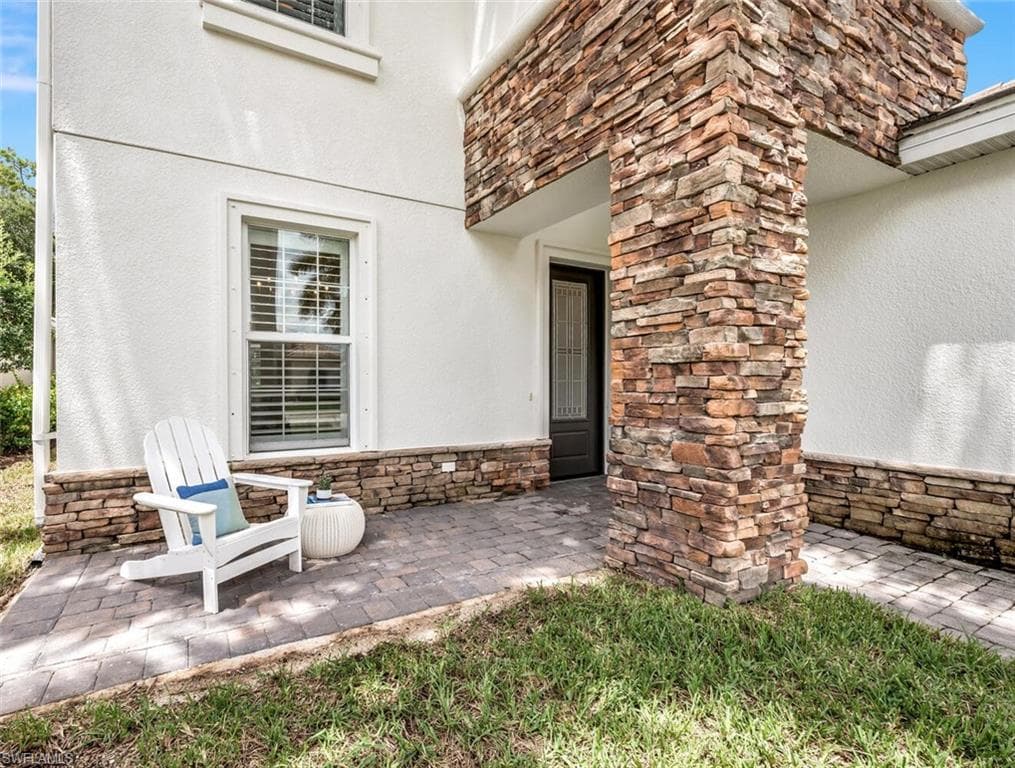 1470 Serrano Cir, Naples, FL 34105-45