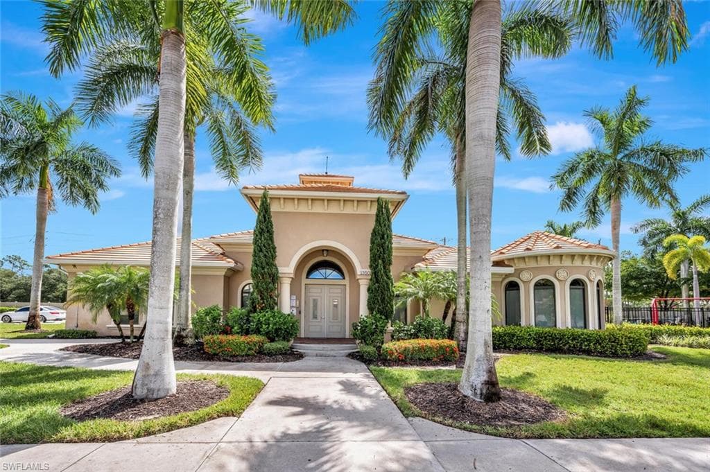 1470 Serrano Cir, Naples, FL 34105-46