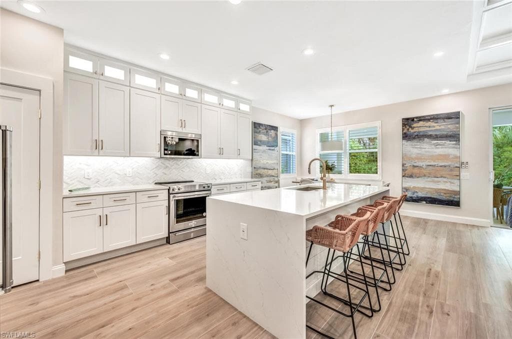 1470 Serrano Cir, Naples, FL 34105-8