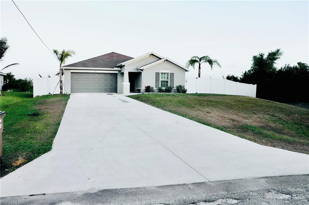 332 Pembroke St, Lehigh Acres, FL 33974-2
