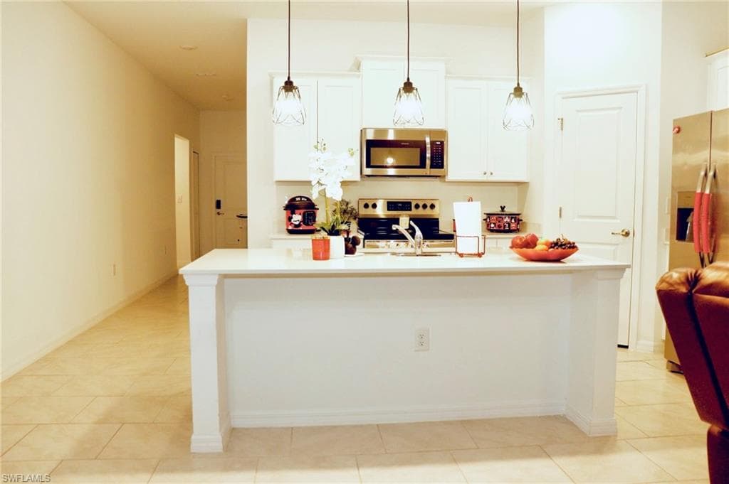 332 Pembroke St, Lehigh Acres, FL 33974-6