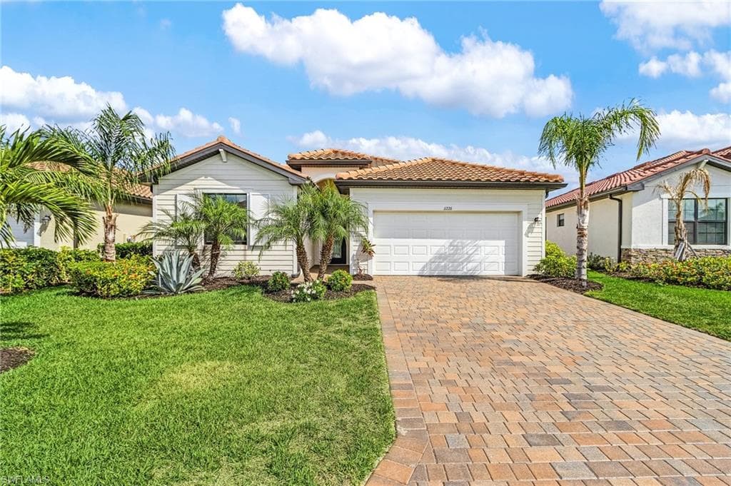 11226 Shady Blossom Dr, Fort Myers, FL 33913-2
